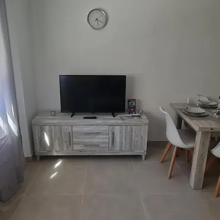 Sun Apartment *
